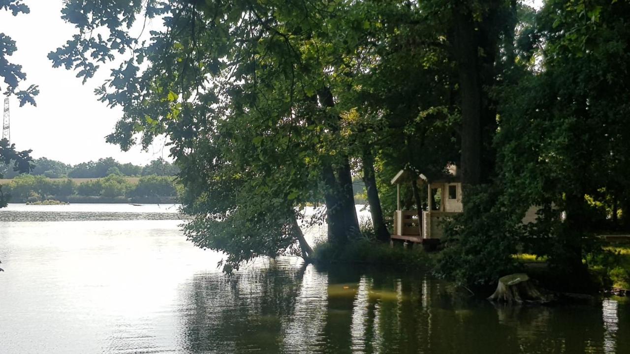 Seberak - Ubytovani V Chatickach A V Luxusnich Stanech Prag Exteriör bild