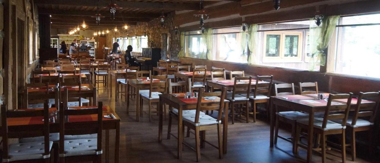 Seberak - Ubytovani V Chatickach A V Luxusnich Stanech Prag Exteriör bild
